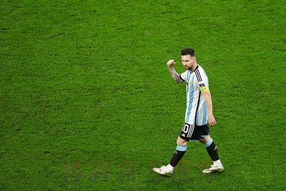 阿斯:维尼修斯正在坠落 他目前续约停滞状态存疑 阿斯:维尼修斯正在坠落 他目前续约停滞状态存疑